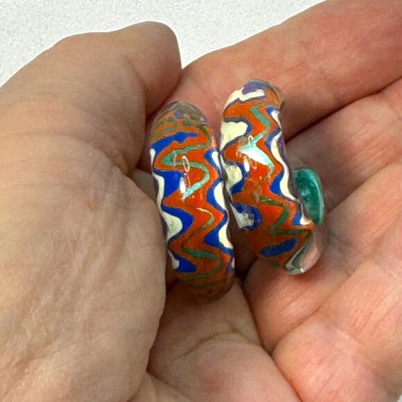 Clear Acrylic Hoops Pierced Earrings Groovy Design Fashion Costume Jewelry - Picture 8 of 9